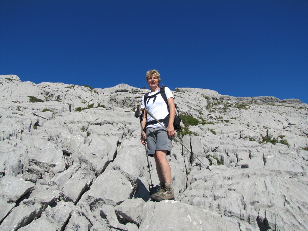 Mäusi schaut kurz vor Punkt 1841 m.ü.M. Richtung Sörenberg und bewundert...