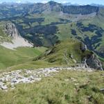 der gut ersichtliche aber nicht markierte Wanderweg, führt am Grat der Schibenflue entlang, Richtung Chlus