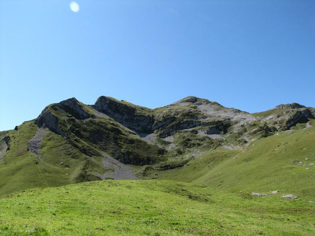 Blick zuürck. In der Mitte der Schibengütsch. Links davon das Teilstück mit den Kavernen und Bunker