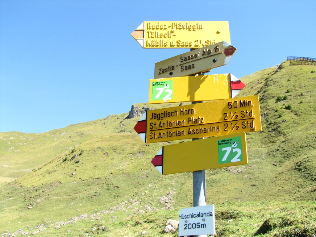 Wegweiser bei Hüschicalanda 2005 m.ü.M.