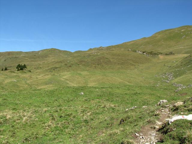 Blick ins Calandameder. Ab hier führt der Wanderweg zum Teil weglos Richtung Jägglischhorn