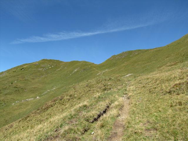 links am Horizont taucht der Jägglischhorn auf. Rechts davon das Fürggli