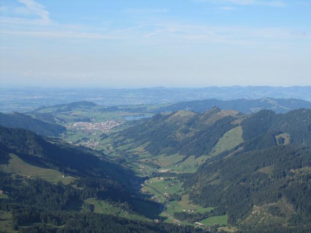 Blick ins Alptal und nach Einsiedeln