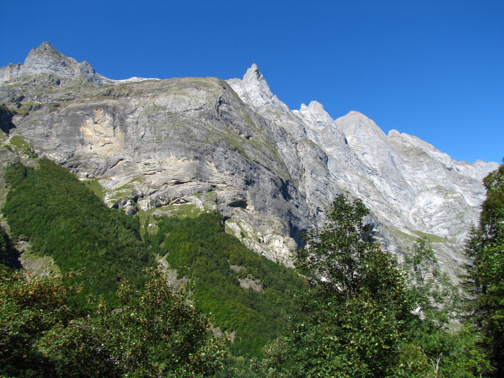 Blick zu den Engelshörner mit Gstellihorn und Grosses Engelshorn