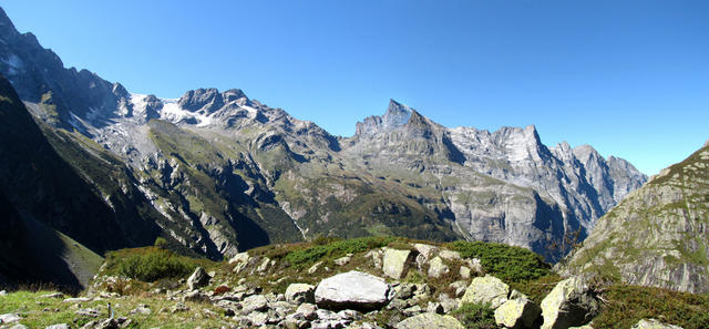 Breitbildfoto mit Hangendgeltscherhorn, Ränfenhorn, Dossen, Gstellihorn und Grosses Engelshorn