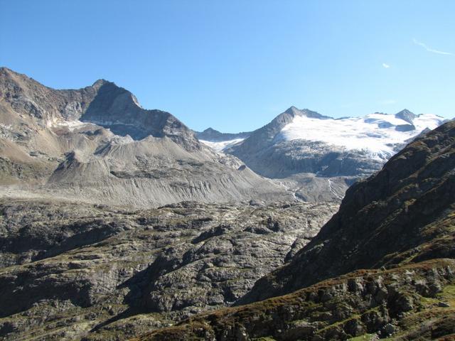 vom der Terrasse der Gaulihütte kann man diese Aussicht geniessen