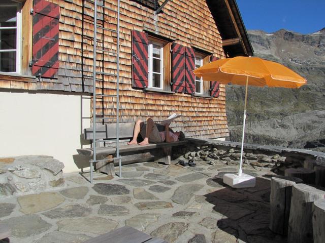 auf der Terrasse der Gaulihütte