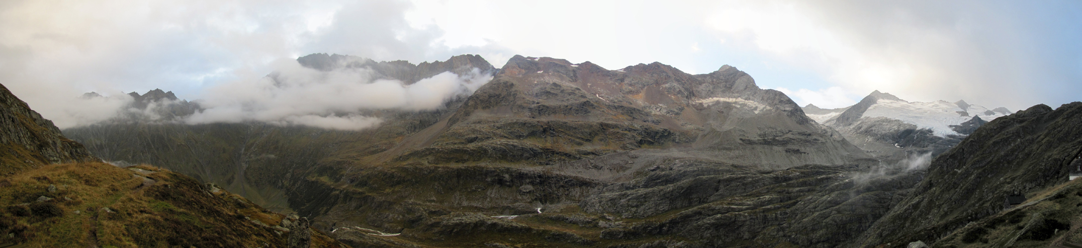 Breitbildfoto von der Gaulihütte aus gesehen