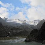 Am Horizont die Gletscher im Gauligebiet