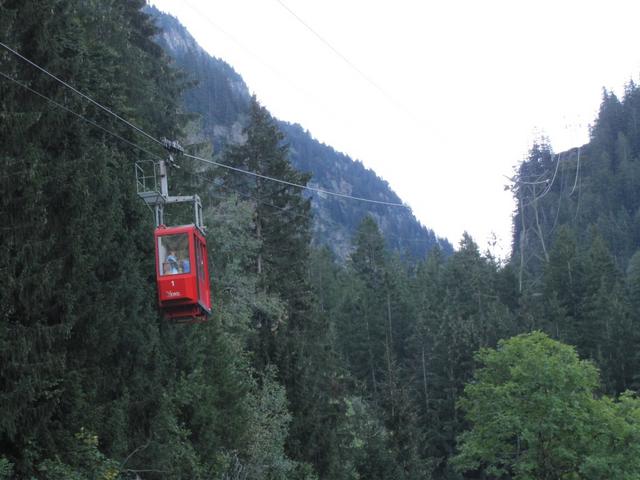 Nein, wir fahren nicht mit der Triftbahn hoch. Wir laufen.