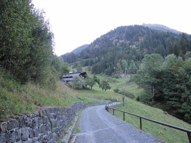 auf der Asphaltstrasse geht es nach Chäppeli