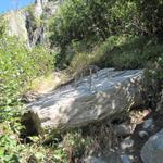 hier wurden Eisengriffe im Felsen angebracht. Danke