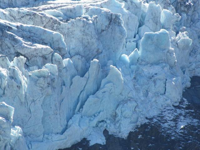 Eisabbrüche beim Triftgletscher beim Obre Absturz