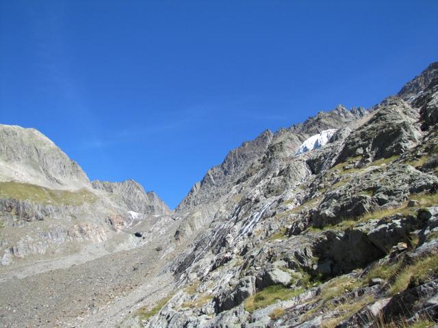 Blick hinauf zum Zwischen Tierbergen Gletscher 