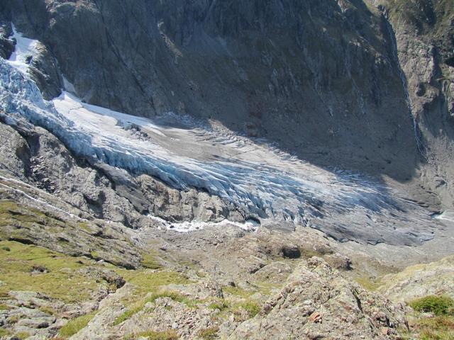 Tiefblick zum Triftgletscher. Ein bisschen Schwindelfrei sollte man schon sein