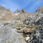 Blick hinauf zur Trifthütte die urplötzlich am Horizont aufgetaucht ist