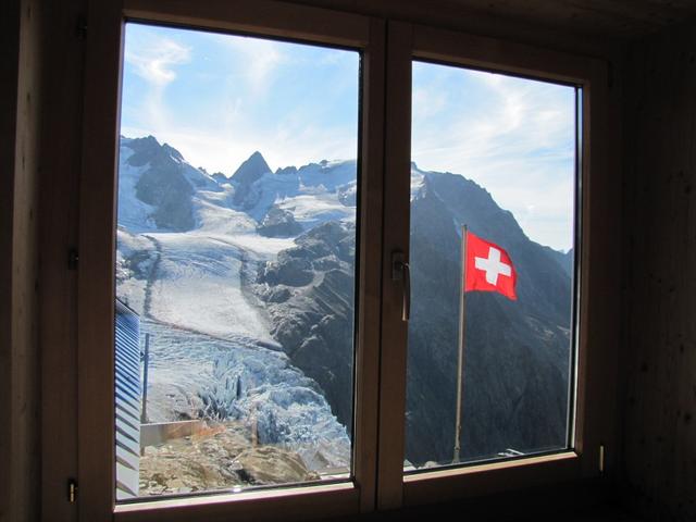 vom Aufenthaltsraum der Trifthütte, konnten wir so eine Aussicht geniessen