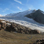 Breitbildfoto auf den Triftgletscher. Die Wanderung zur Trifthütte hat sich definitiv gelohnt