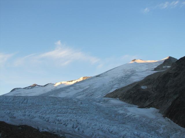 die ersten Sonnenstrahlen berühren den Diechterhorn. Es ist Zeit aufzubrechen