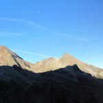 Breitbildfoto vom Gwächtenhorn, Chilchistock, Steinhüshorn, Triftgletscher, Furtwangsattel und Mährenhorn