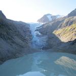 Blick von der Triftbrücke auf den Triftsee und Triftgletscher