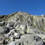 über glattpolierten Felsen geht es weiter Richtung Windegghütte