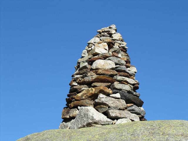 der bekannte riesige Steinmann bei der Windegghütte