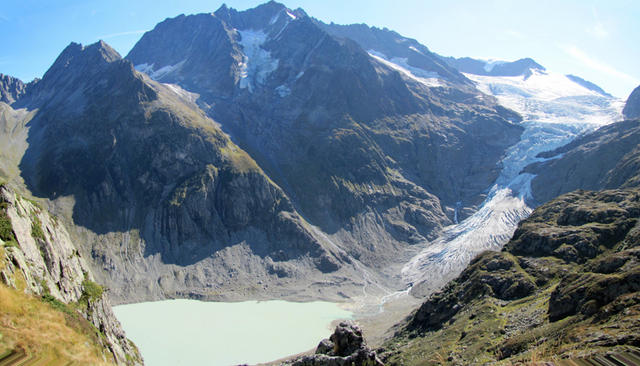 der ganze Bergpfad zur Trifthütte die wir am Vortag besucht haben, ist auf diesem Breitbildfoto ersichtlich
