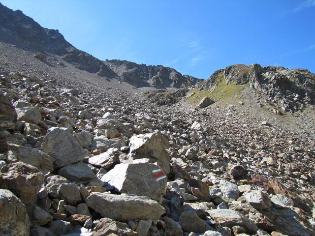 der Weg führt nun nur noch über Geröll und Schutt