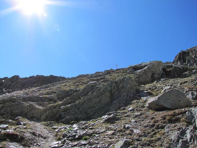 wir sehen schon den Wegweiser auf dem Furtwangsattel