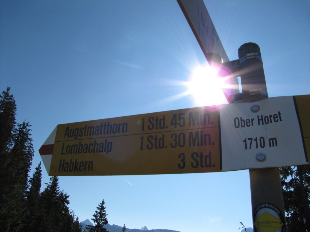 Wegweiser bei der Wegkreuzung bei Ober Horet Punkt 1710 m.ü.M.