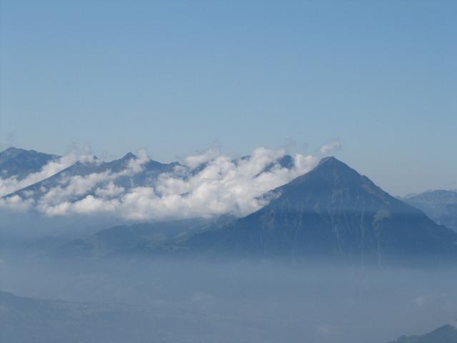 Blick zum Niesen und Niesenkette. Dort waren wir auch schon