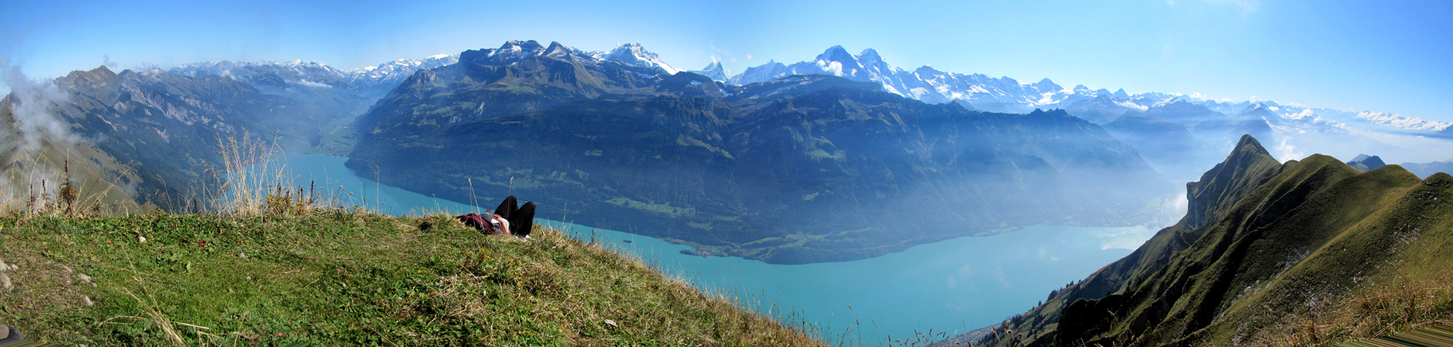 Breitbildfoto vom schönen Brienzersee