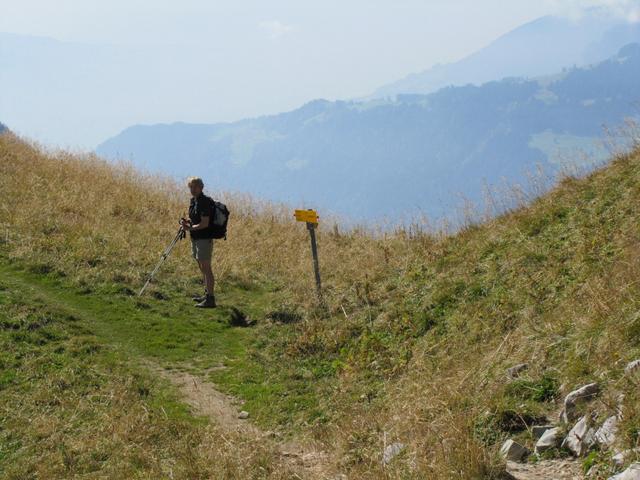 Mäusi bei der Wegverzweigung Punkt 2101 m.ü.M. unser nächstes Ziel Roteschwand