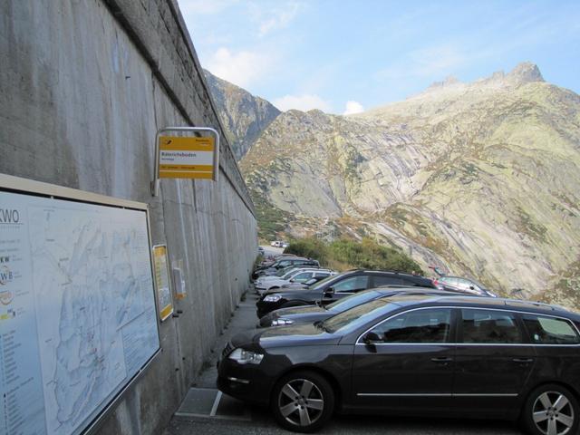 Parkplatz bei der Staumauer vom Räterichsbodensee 1770 m.ü.M.