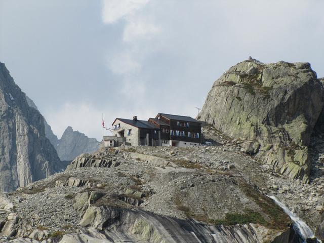 die Bächlitalhütte herangezoomt