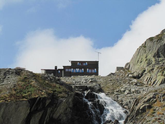 unter der Hütte fliesst das Wasser, das vom Gauligletscher gefasst wurde!