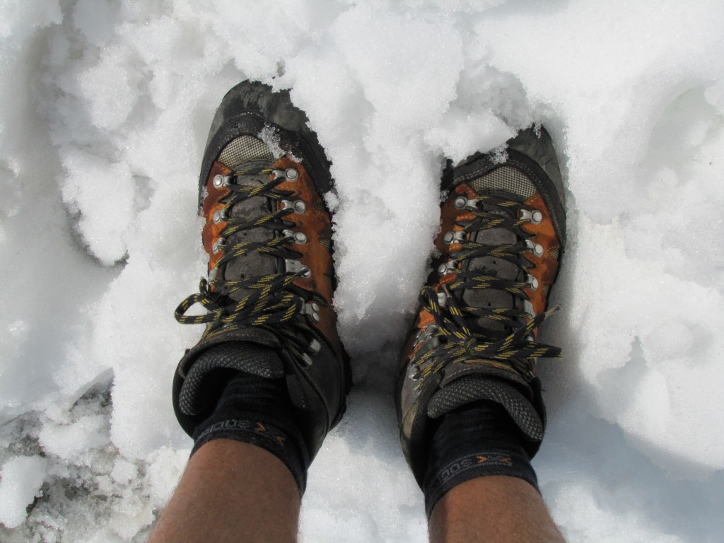 ein kurzes Wegstück liegt noch im Schnee