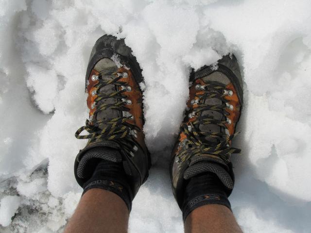 ein kurzes Wegstück liegt noch im Schnee