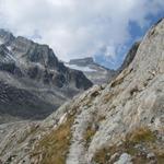 nach dem Mittagessen liefen wir zum Bächligletscher