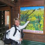 Mäusi bei der Talstation der Seilbahn Stalden-Staldenried-Gspon