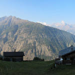 Breitbildfoto bei der Bergstation von Gspon. Links Mischabelgruppe, Seetalhorn, Weisshorn, und Bishorn