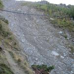 beim Leidbach. Man beachte die hängende "Gsponeri" Suone. Das Wasser wird auf einer Höhe von 2700 m gefasst