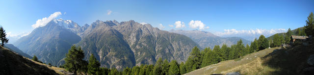 schönes Breitbildfoto von der Schwarzwald aus gesehen. Gut ersichtlich der Balfriner Höhenweg. Den haben wir auch gemacht
