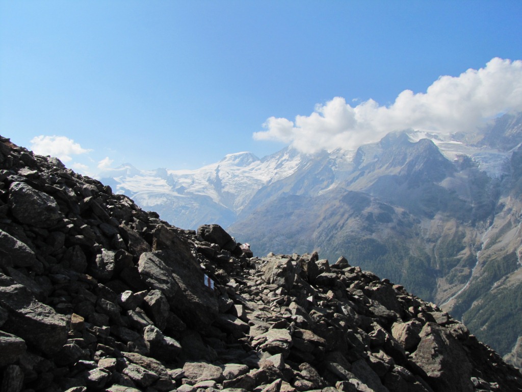 was für eine Aussicht. Direkt vor uns der Alphubel