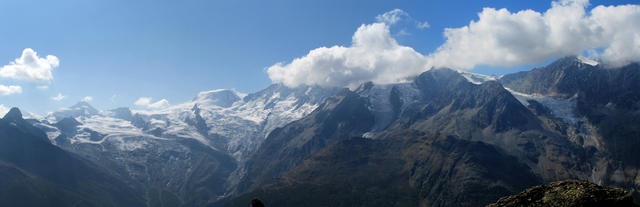 Breitbildfoto Mischabel Gruppe, Allalinhorn, Alphubel. Täschhorn und Dom leider von der Wolke verdeckt