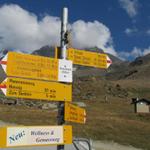 Wegweiser auf Kreuzboden 2400 m.ü.M.