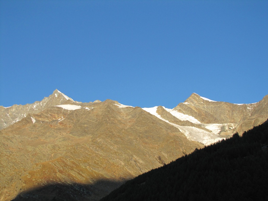 die Lenzspitze links und rechts der Ulrichshorn