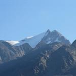 Blick auf der anderen Talseite des Saasertal zum mächtigen Fletschhorn