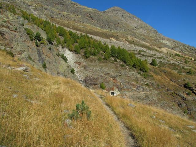 bei Punkt 2150 m.ü.M. gut ersichtlich die Untertunnelung des Biderbaches